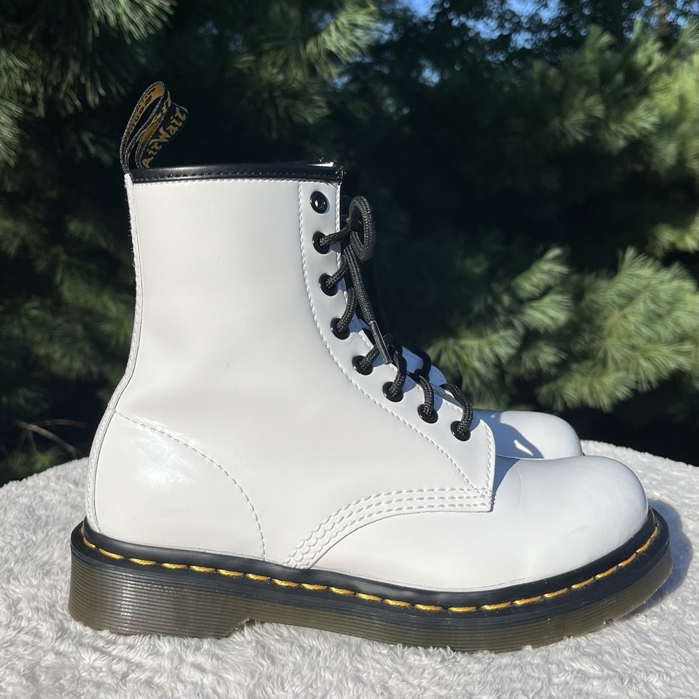 Dr Martens Combat Boots Womens 7 EU 38 White Patent Leather 8-Eye 1460 W Airwair